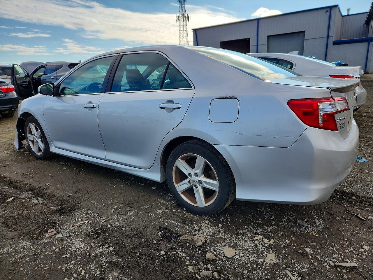 2014 TOYOTA CAMRY L photo 2