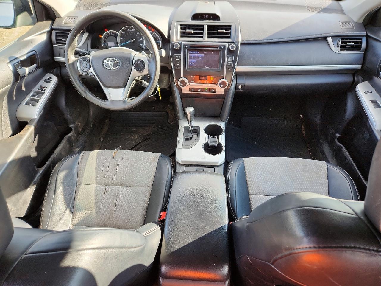 2014 TOYOTA CAMRY L photo 8