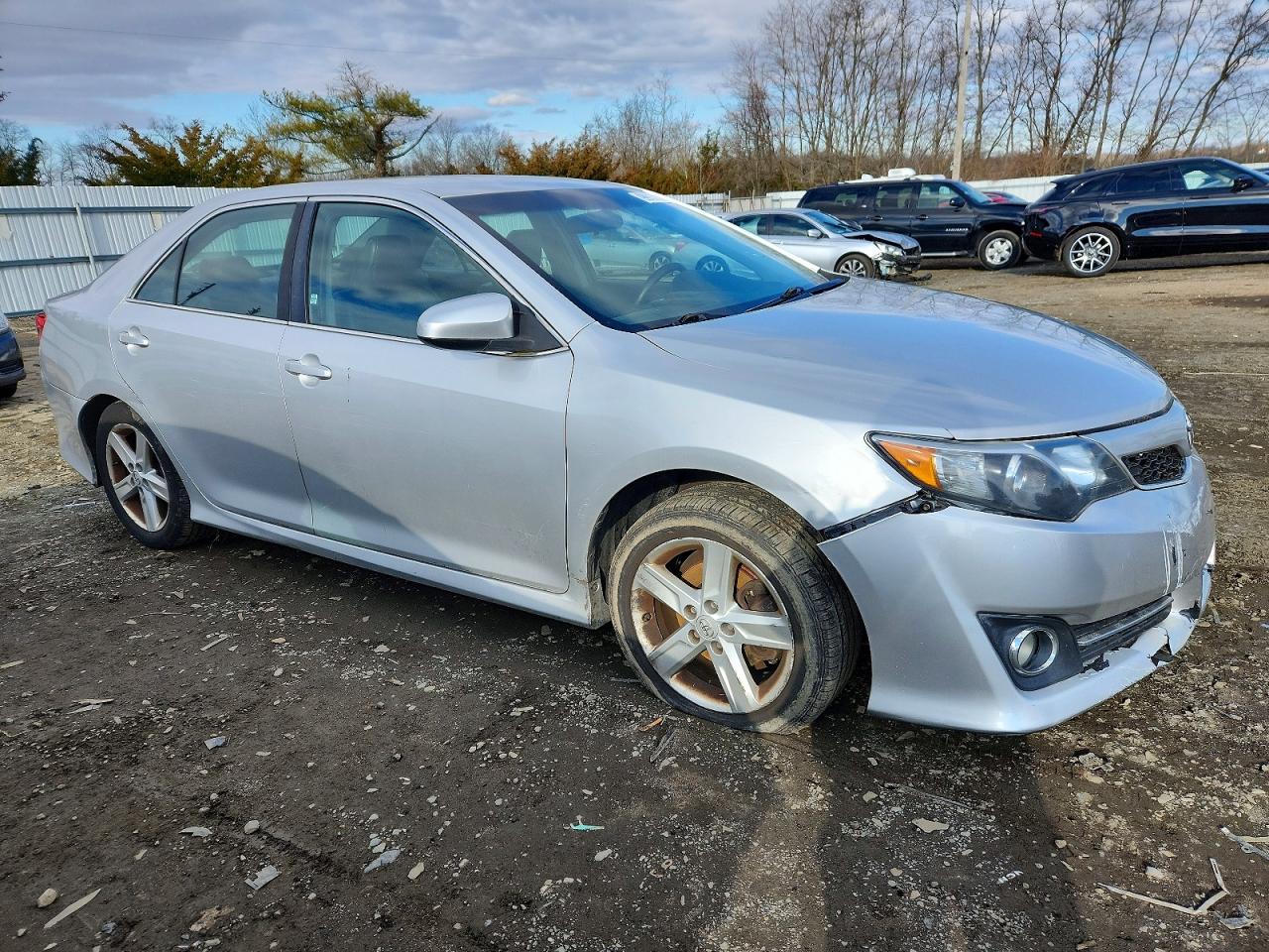 2014 TOYOTA CAMRY L photo 4