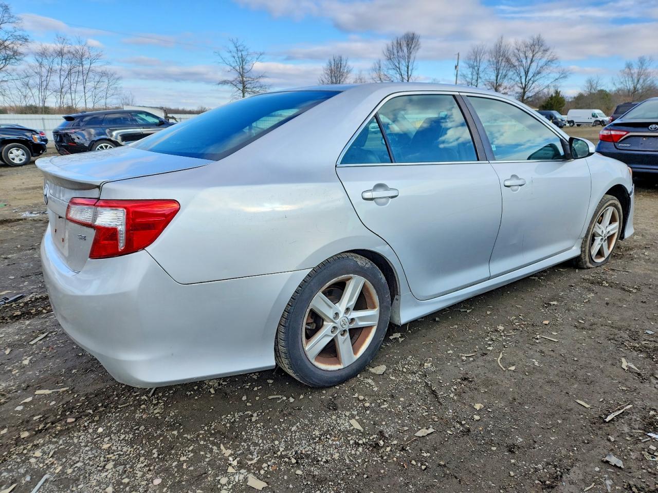 2014 TOYOTA CAMRY L photo 3