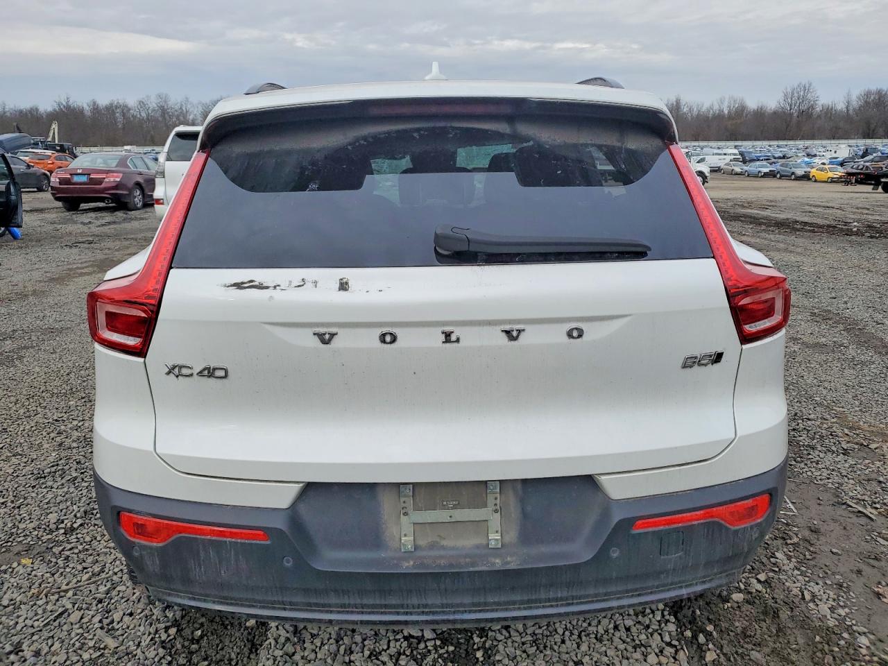 2024 VOLVO XC40 PLUS photo 11
