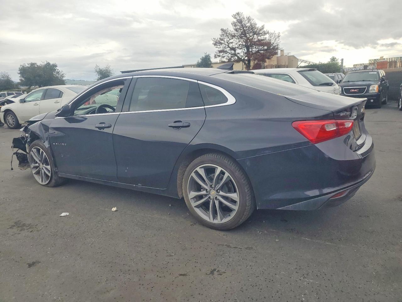 2023 CHEVROLET MALIBU LT photo 2