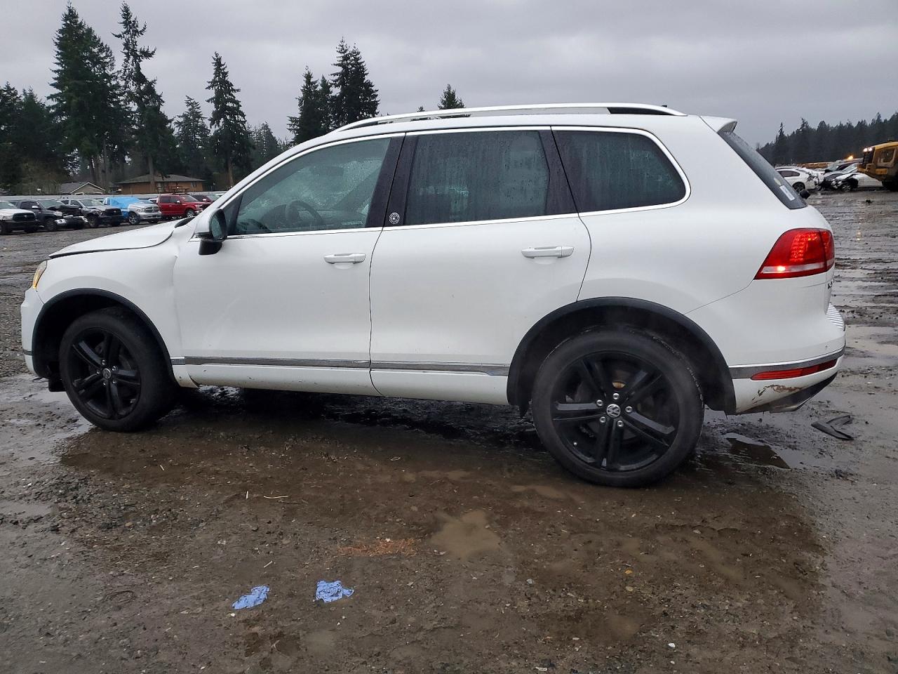 2017 VOLKSWAGEN TOUAREG WOLFSBURG photo 2