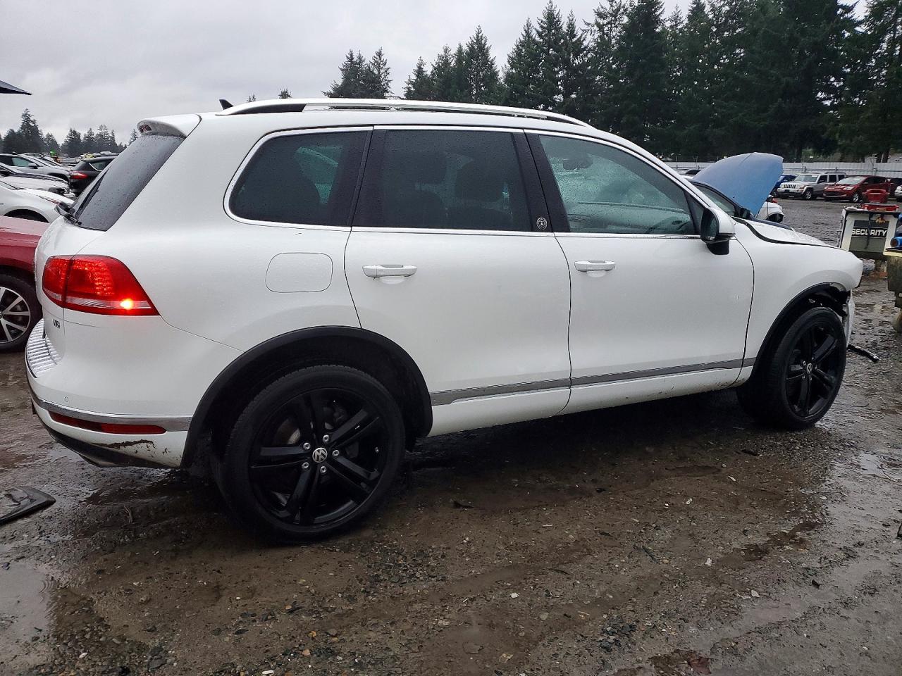 2017 VOLKSWAGEN TOUAREG WOLFSBURG photo 3