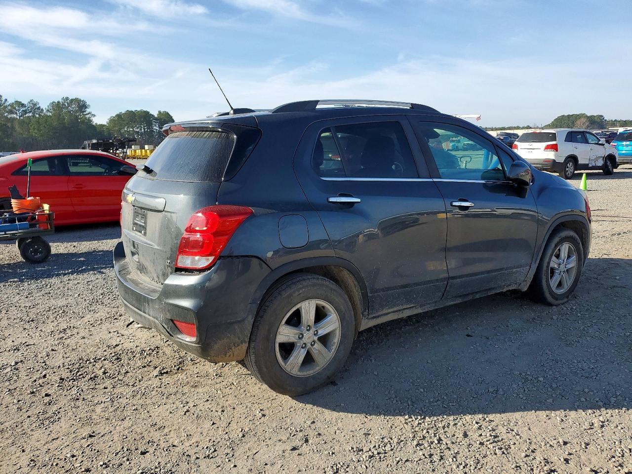2018 CHEVROLET TRAX photo 3