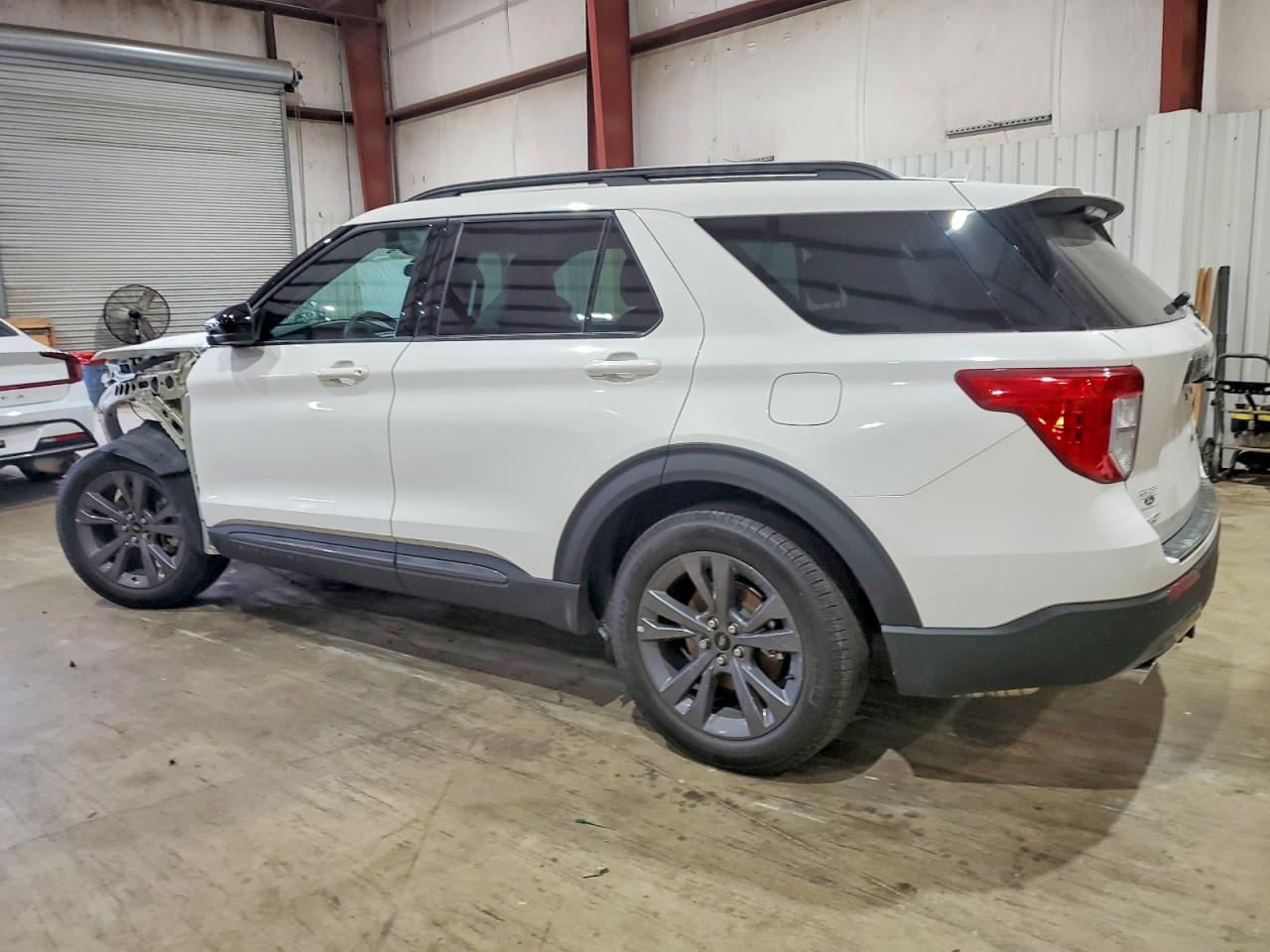 2023 FORD EXPLORER XLT photo 2