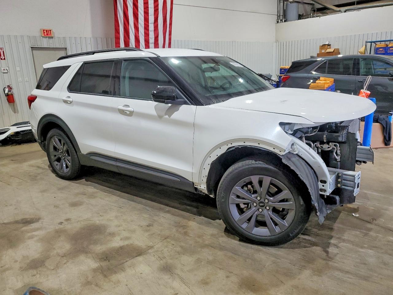 2023 FORD EXPLORER XLT photo 4