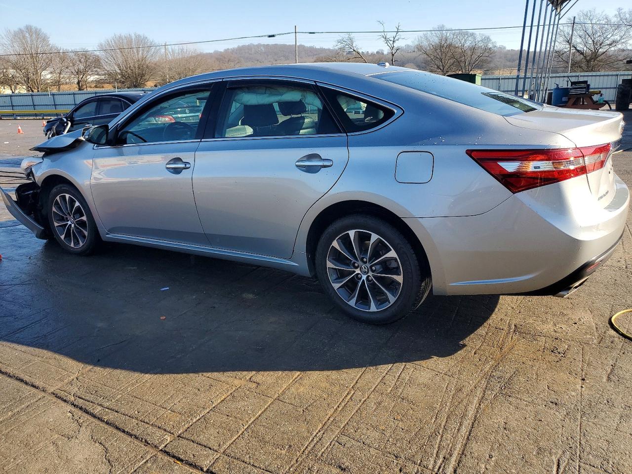 2016 TOYOTA AVALON XLE photo 2