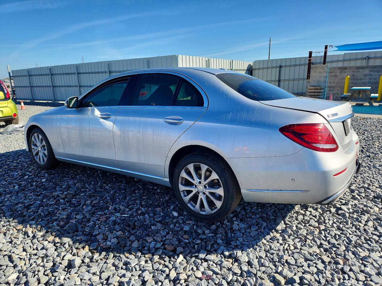 2017 MERCEDES-BENZ E 300 photo 2