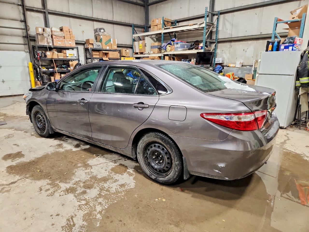 2015 TOYOTA CAMRY LE photo 2