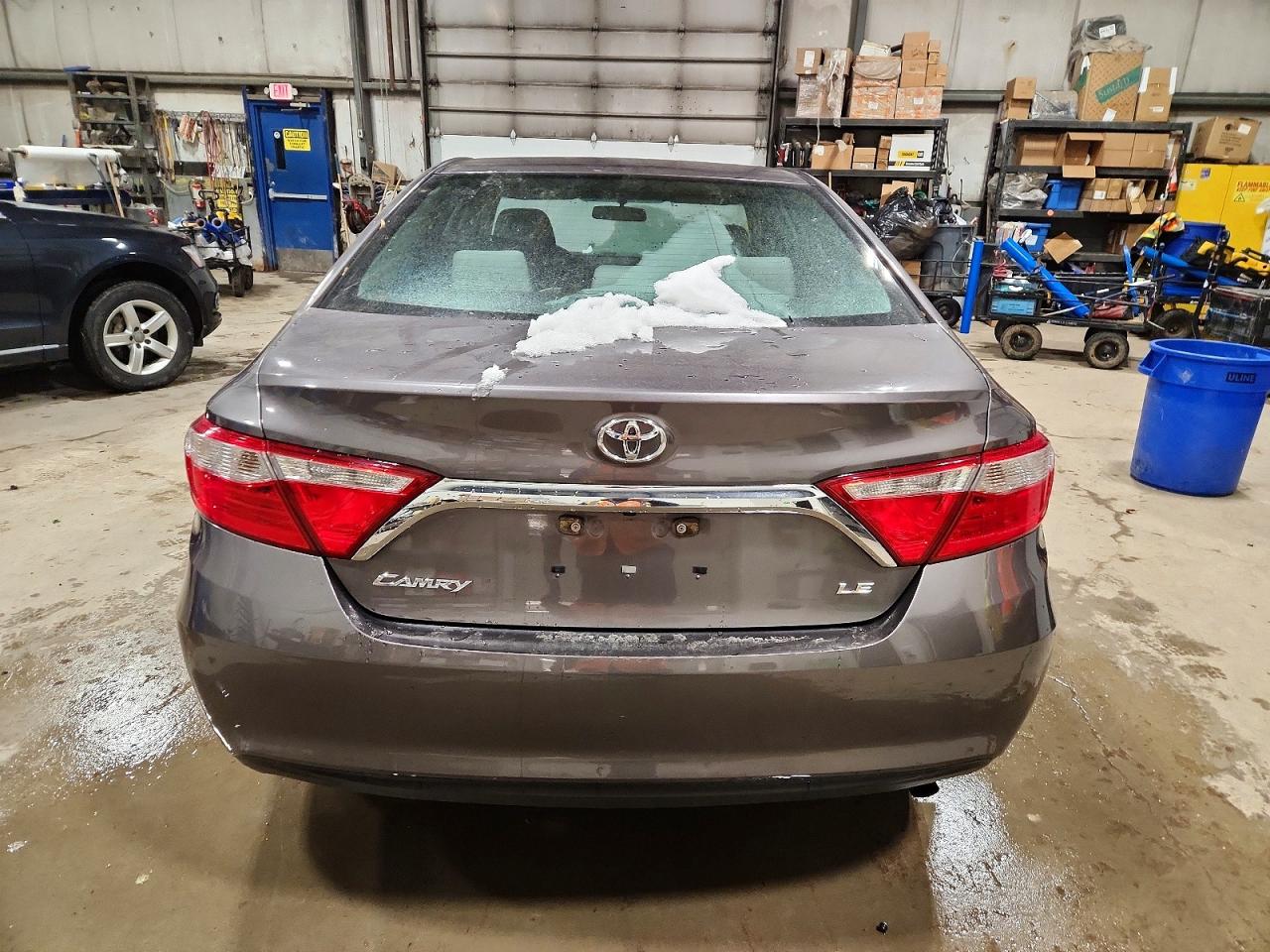 2015 TOYOTA CAMRY LE photo 6