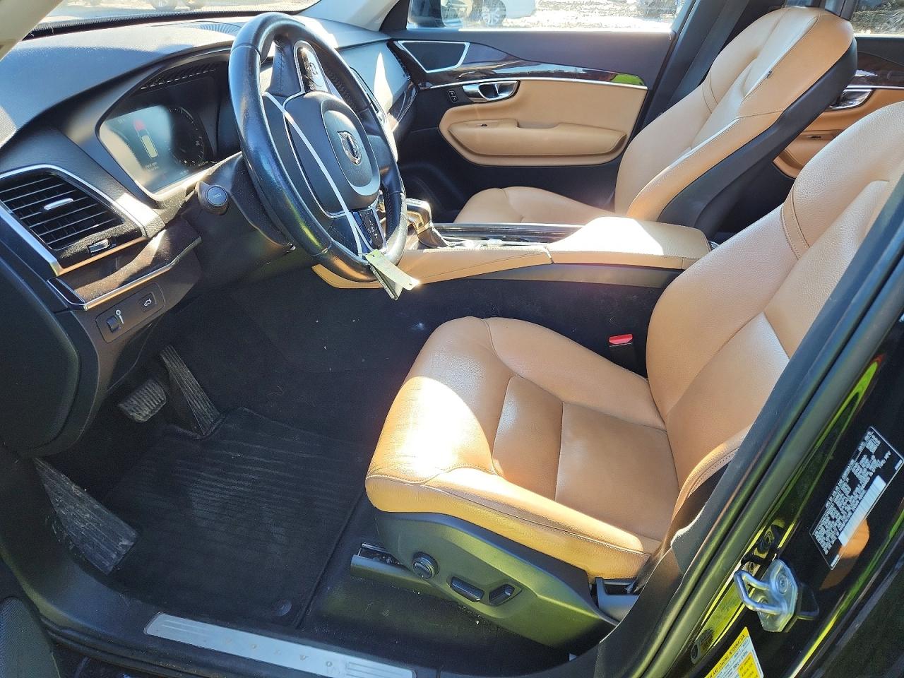 2016 VOLVO XC90 T6 photo 7