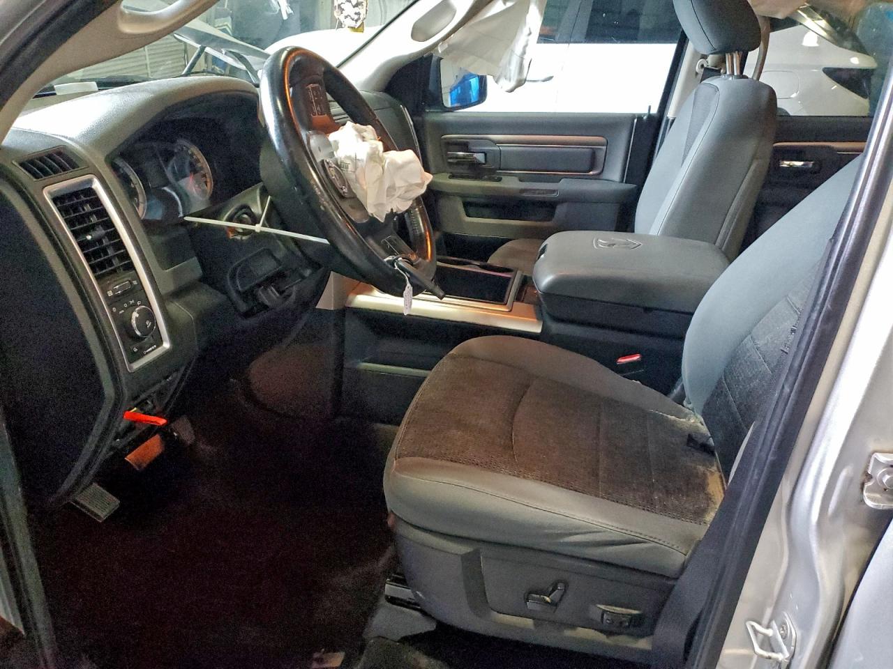 2014 RAM 1500 SLT photo 7