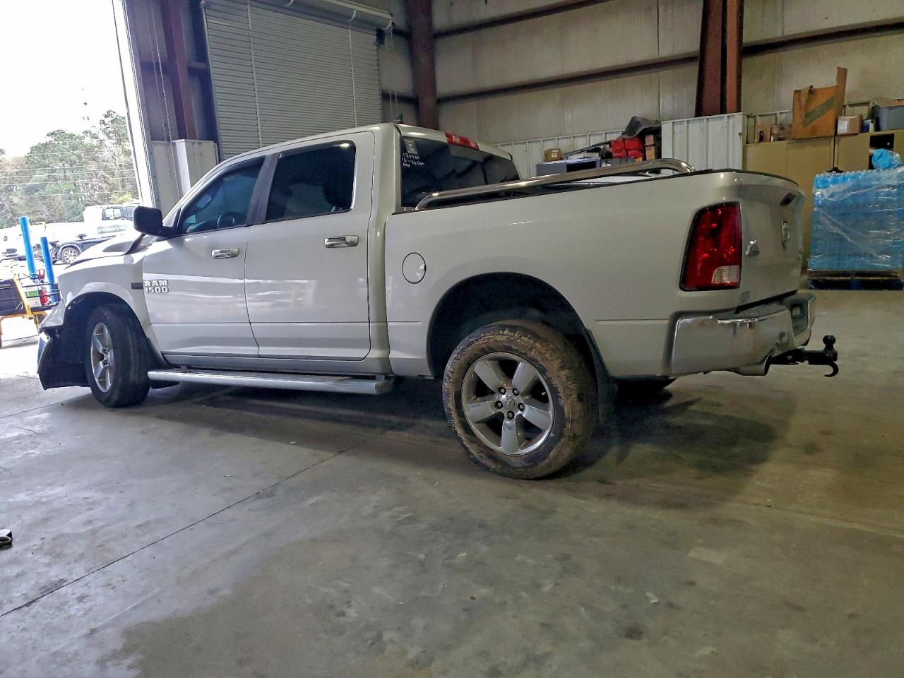 2014 RAM 1500 SLT photo 2
