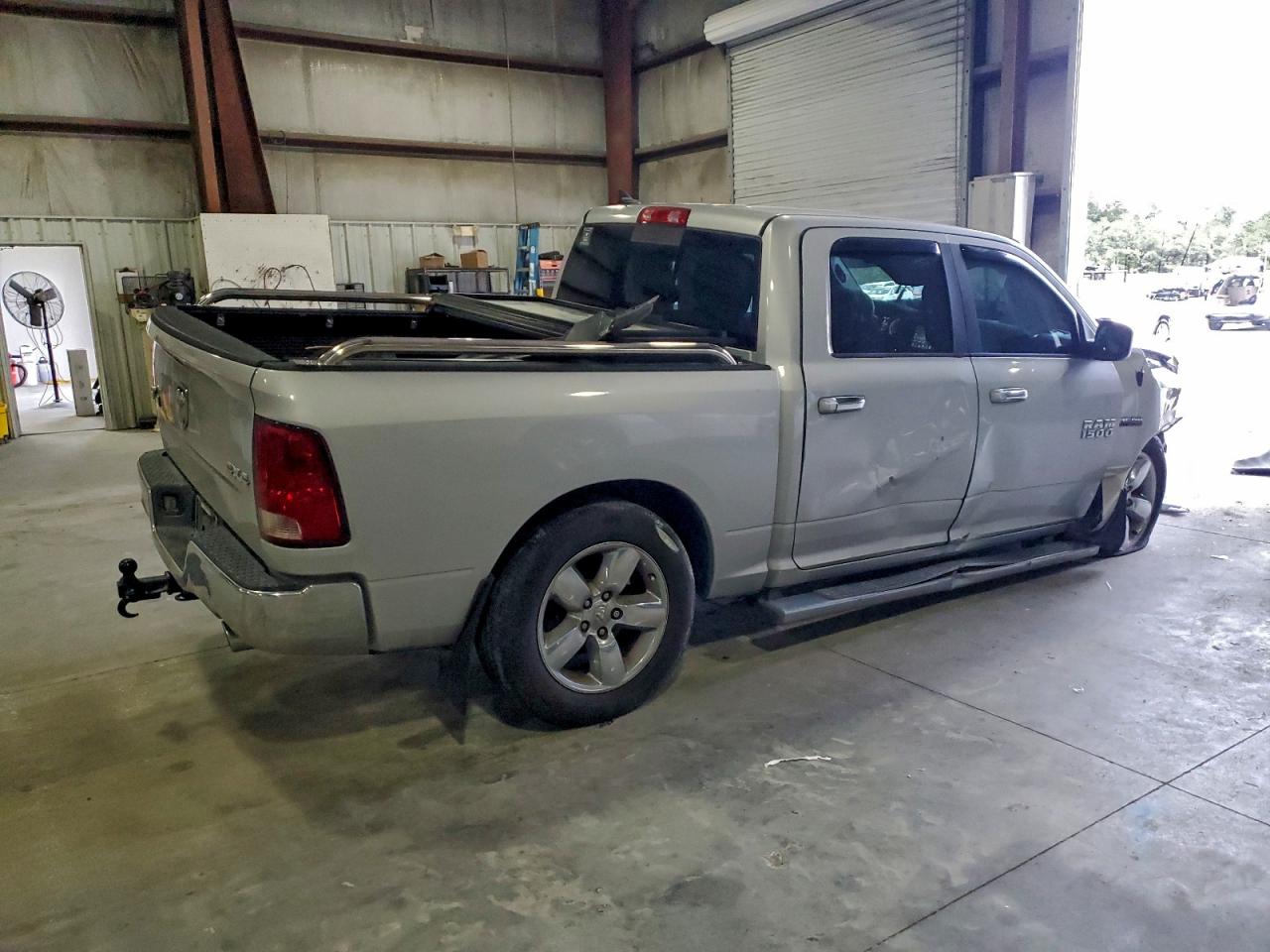 2014 RAM 1500 SLT photo 3