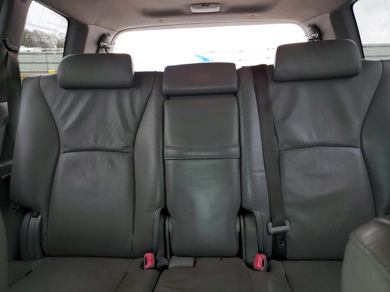 2004 TOYOTA HIGHLANDER BASE photo 10