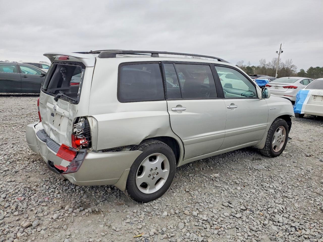 2004 TOYOTA HIGHLANDER BASE photo 3