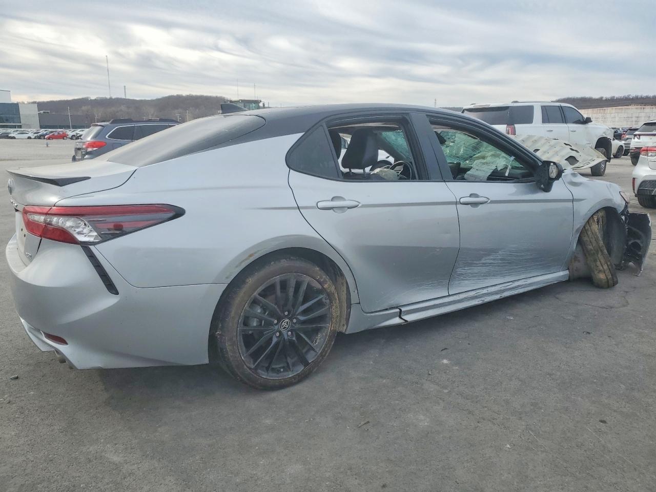 2023 TOYOTA CAMRY XSE photo 3