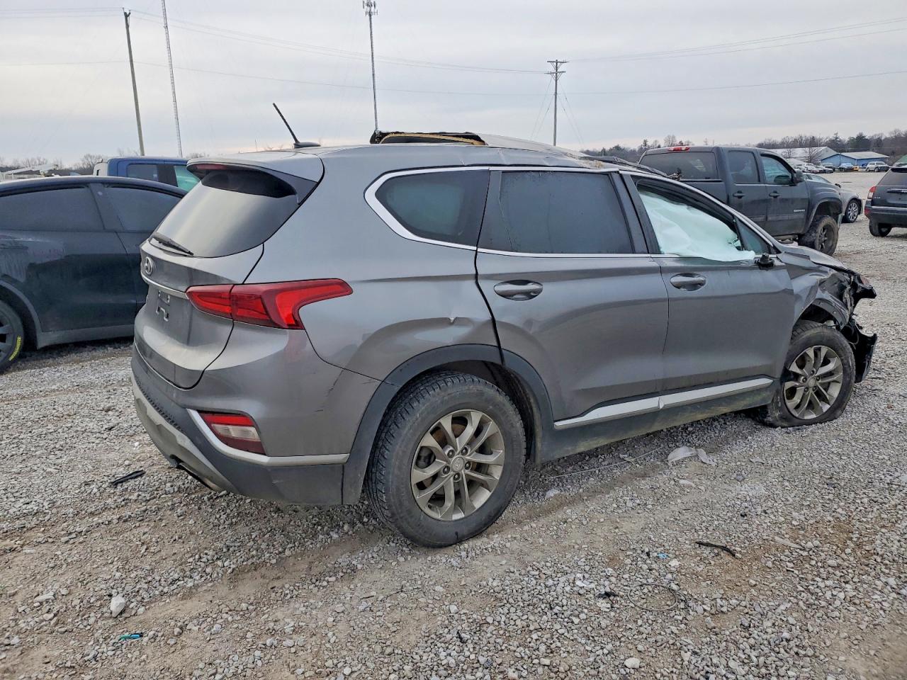 2019 HYUNDAI SANTA FE SE photo 3