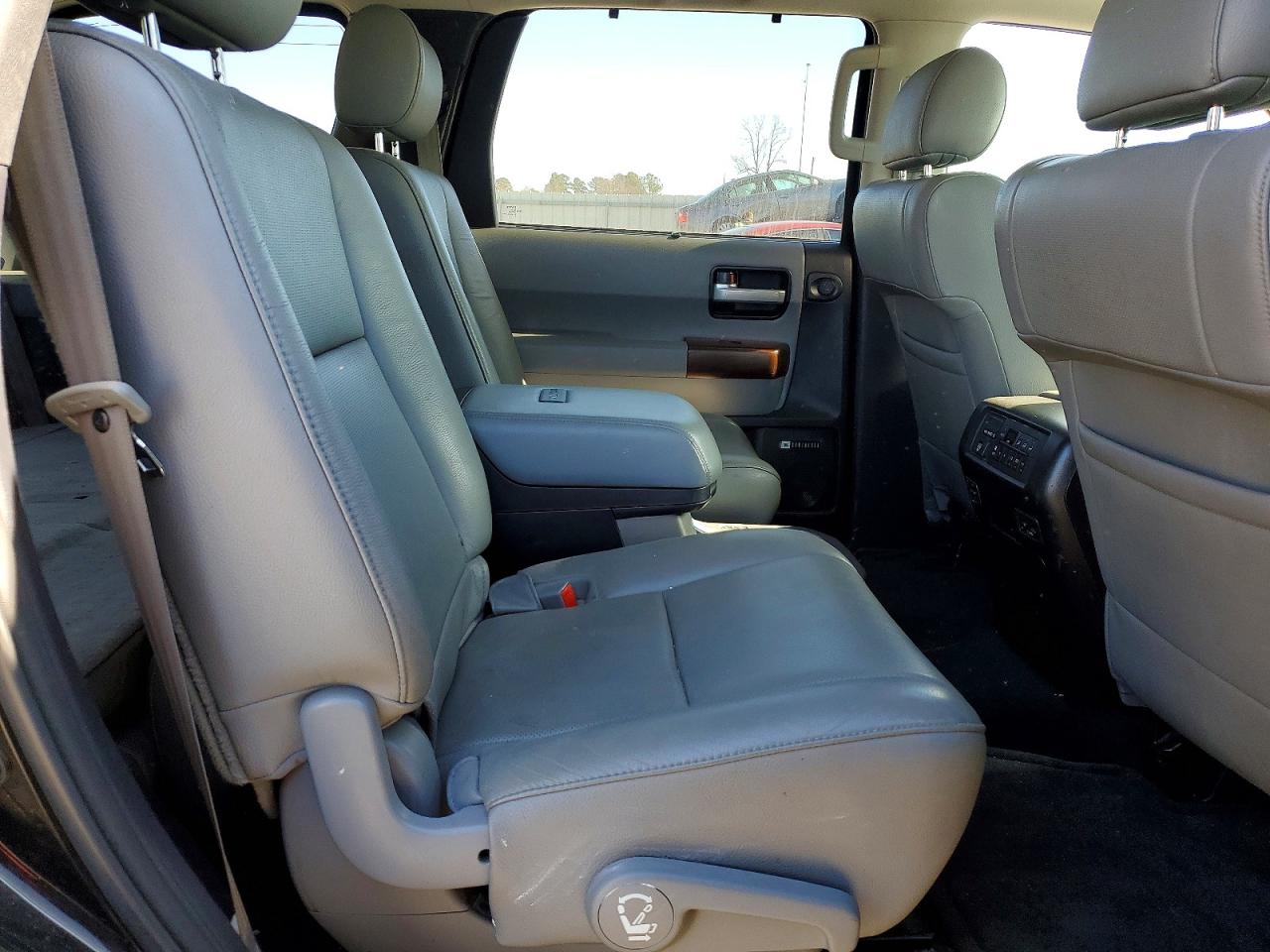 2014 TOYOTA SEQUOIA PLATINUM photo 11