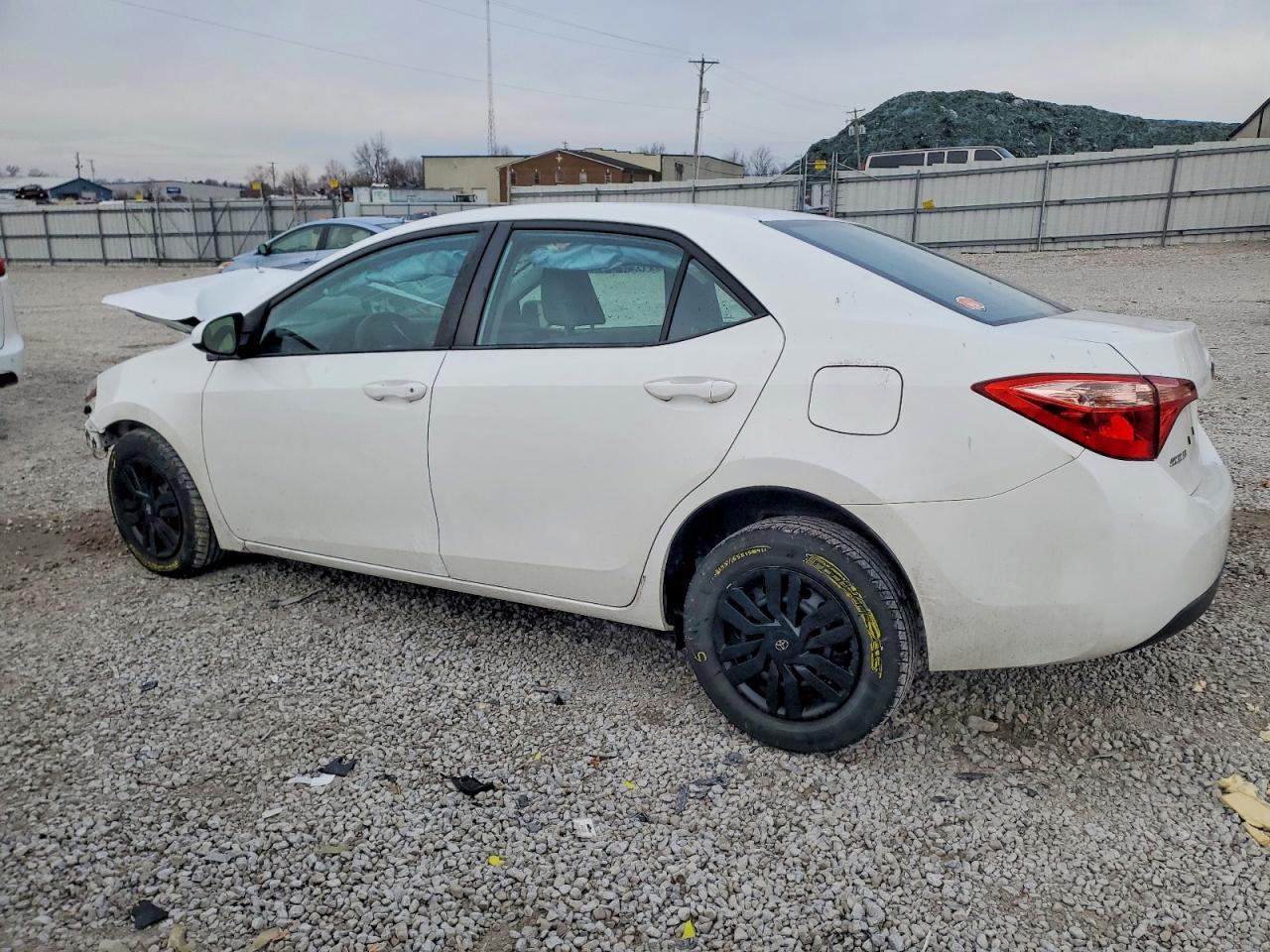 2019 TOYOTA COROLLA L photo 2