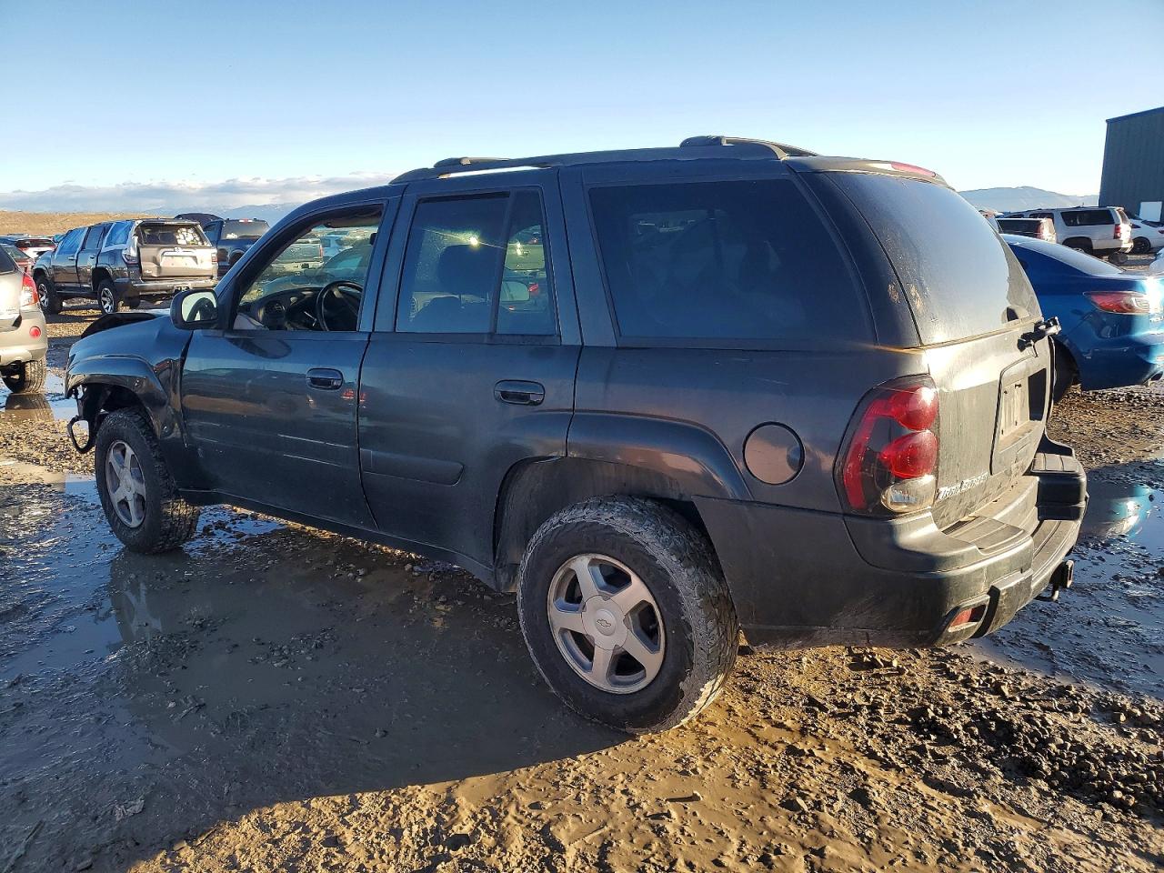2004 CHEVROLET TRAILBLAZER LS photo 2
