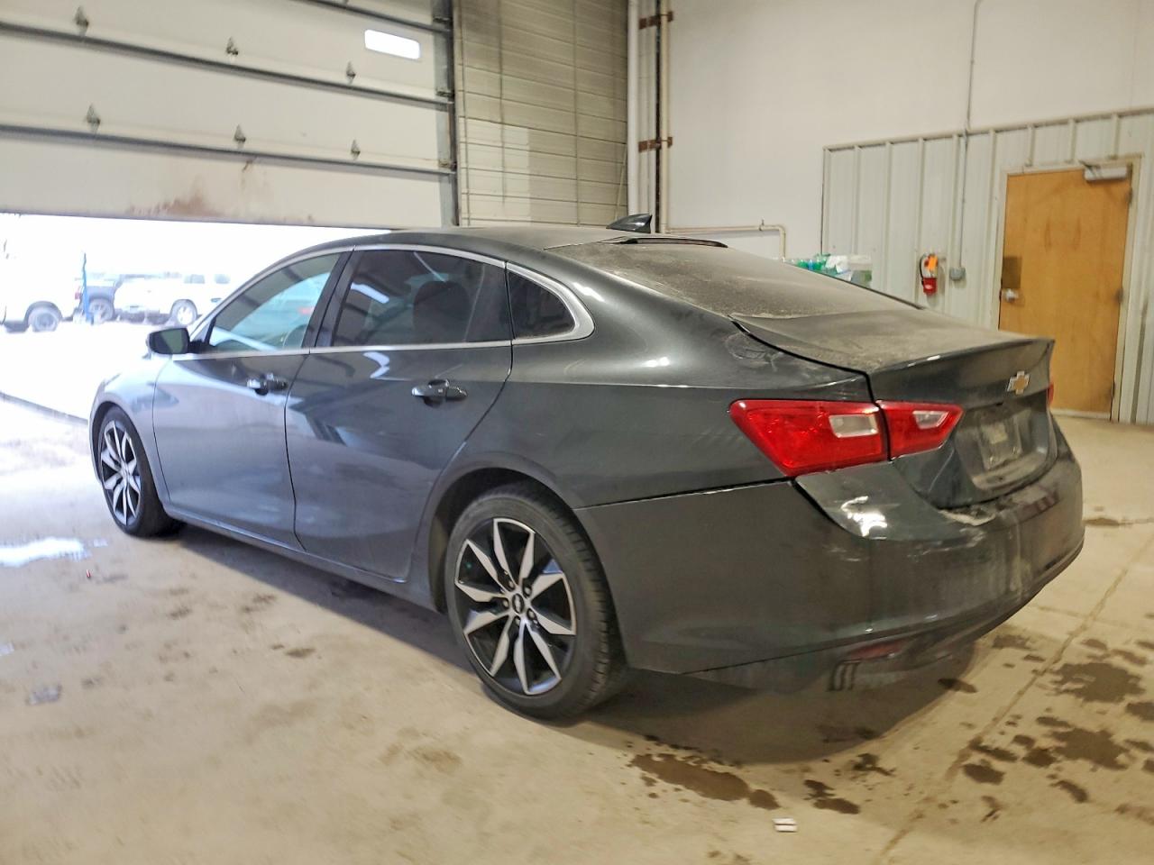 2018 CHEVROLET MALIBU LT photo 2