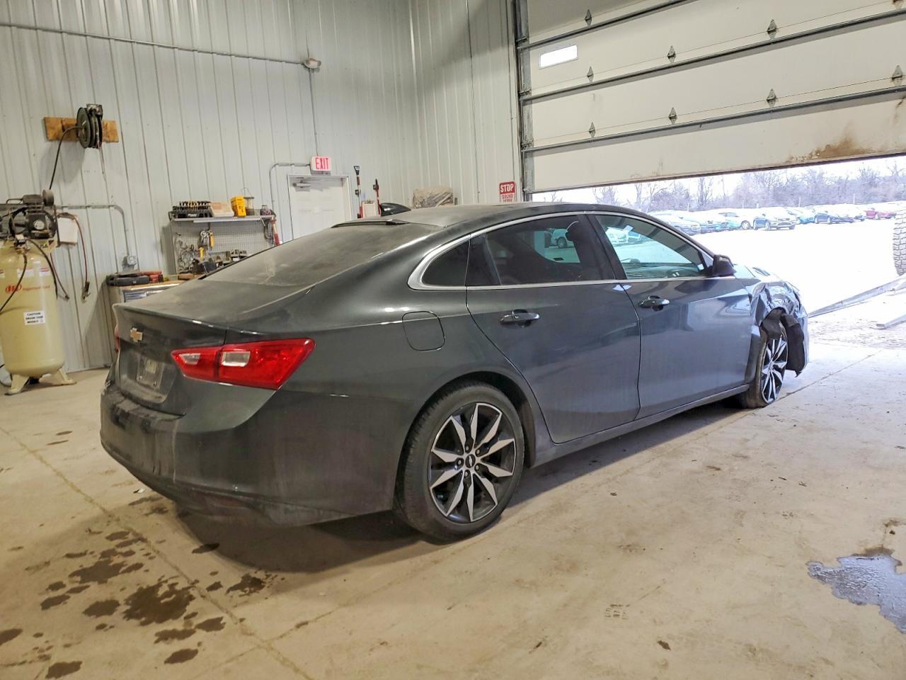 2018 CHEVROLET MALIBU LT photo 3