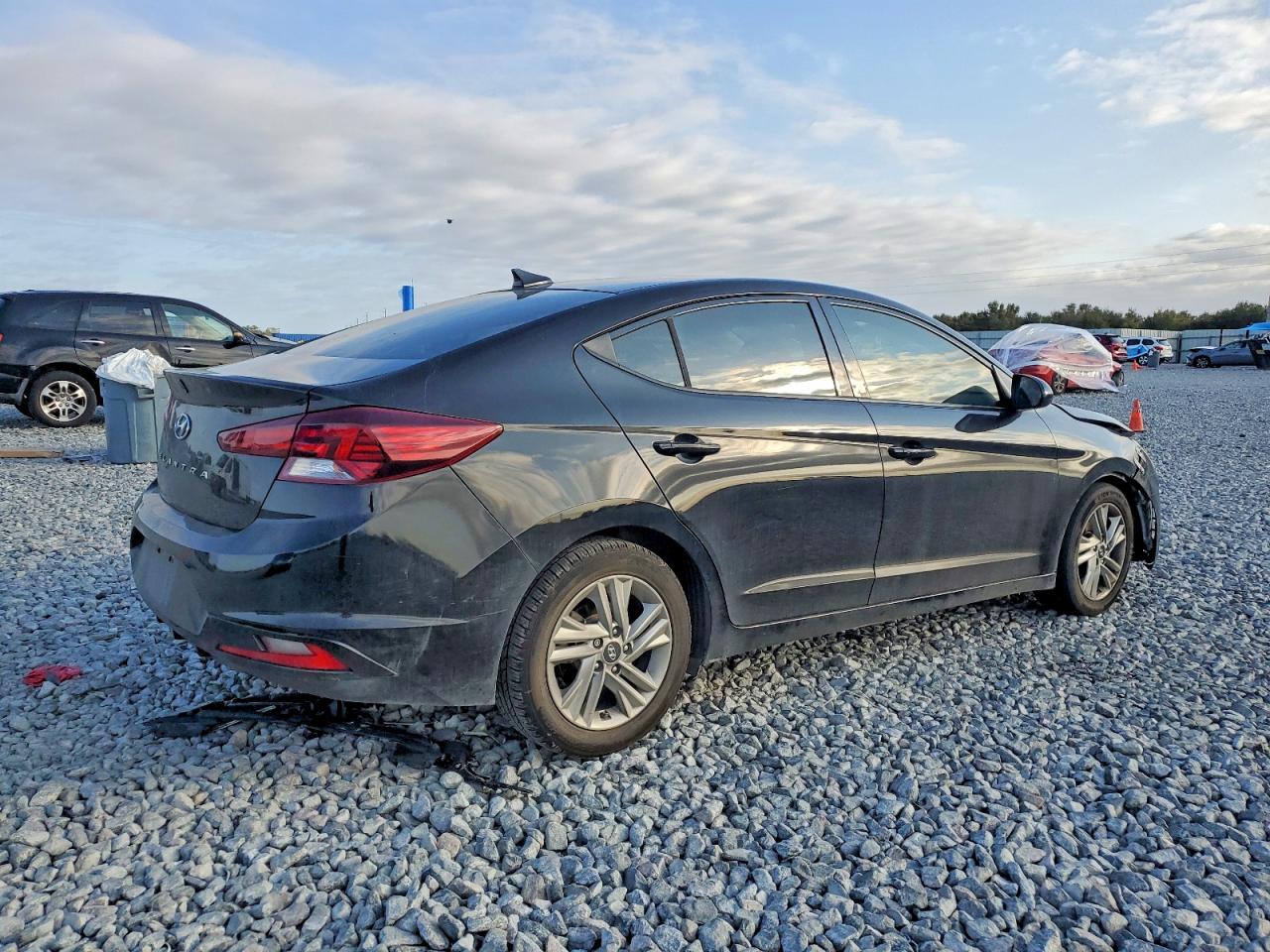 2020 HYUNDAI ELANTRA SEL photo 3
