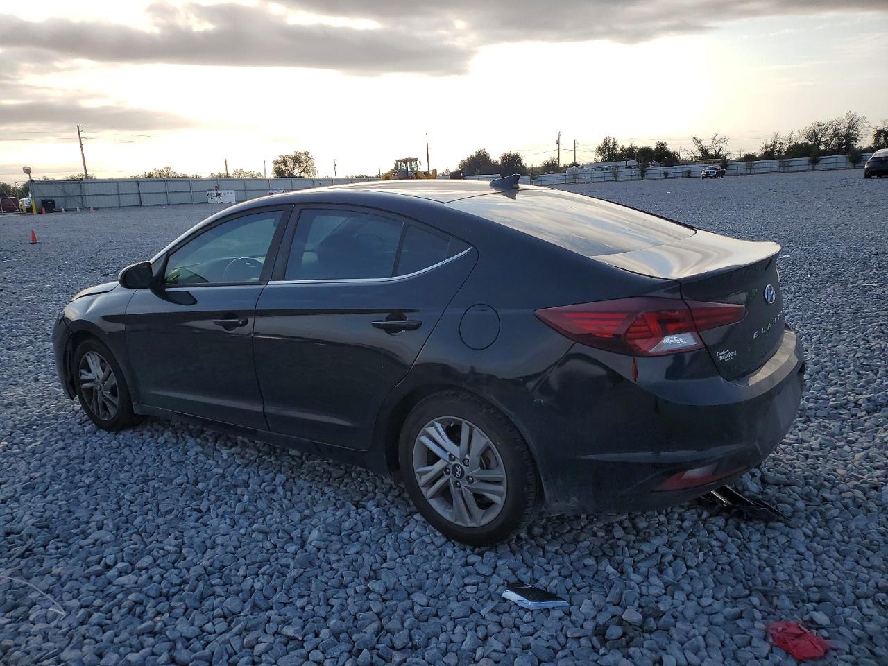 2020 HYUNDAI ELANTRA SEL photo 2