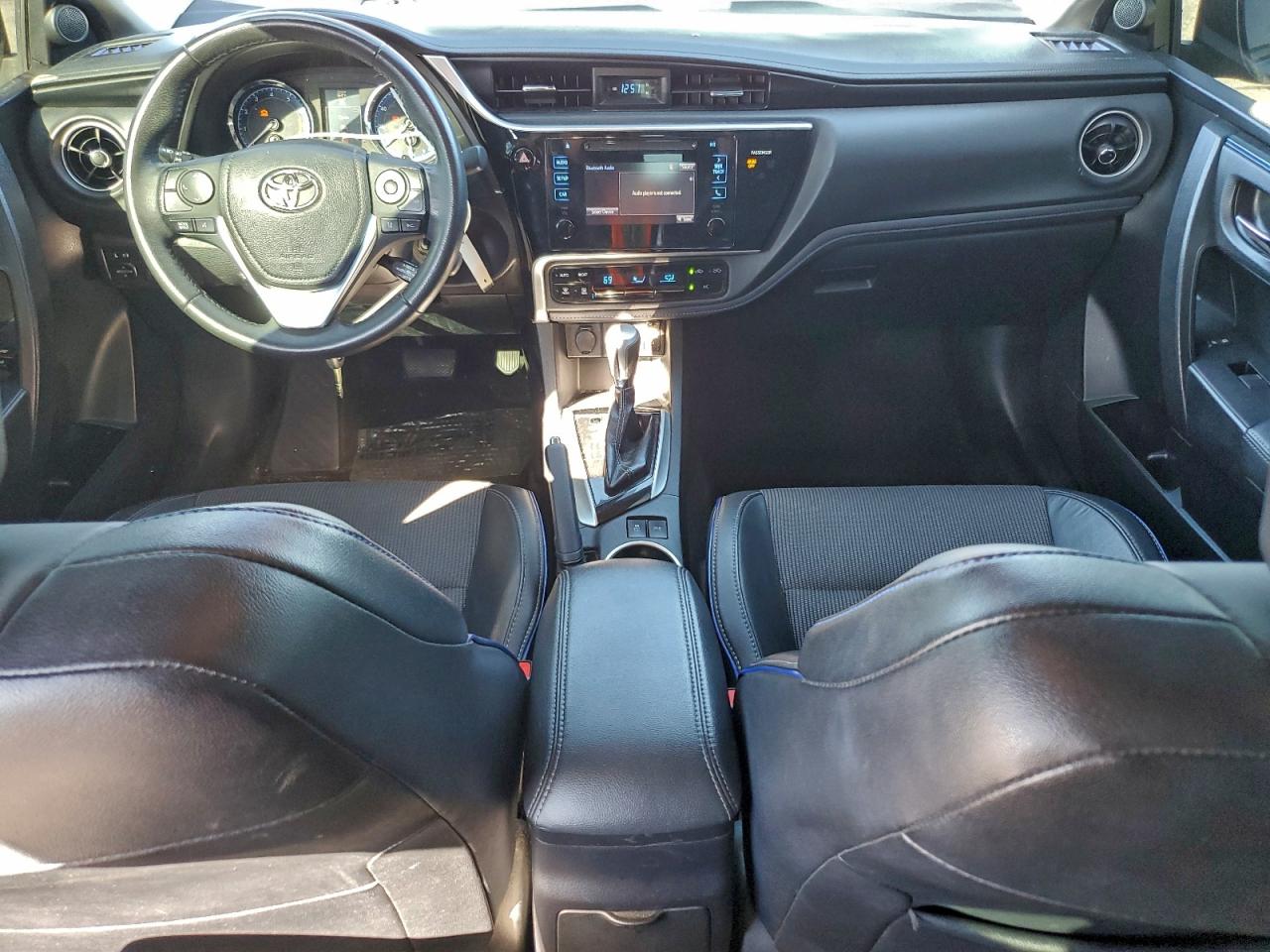 2017 TOYOTA COROLLA L photo 8