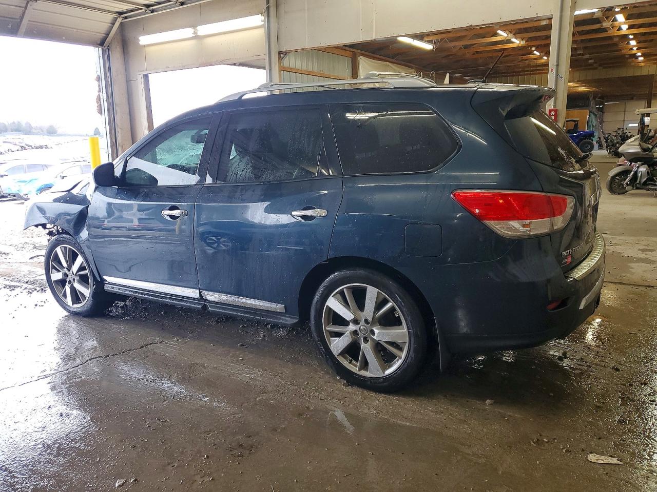 2013 NISSAN PATHFINDER S photo 2