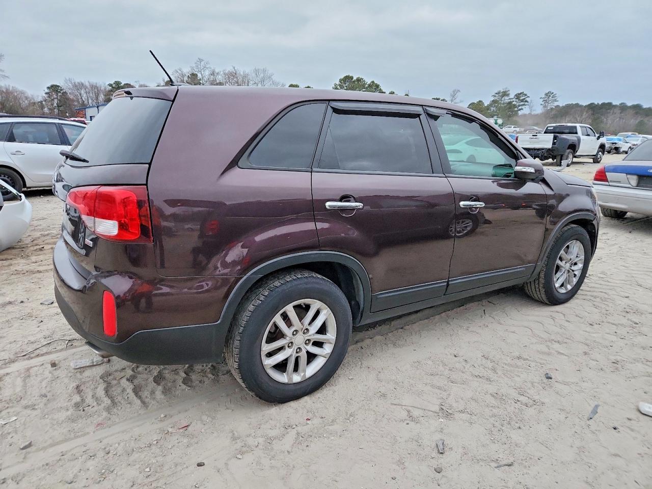 2015 KIA SORENTO LX photo 3