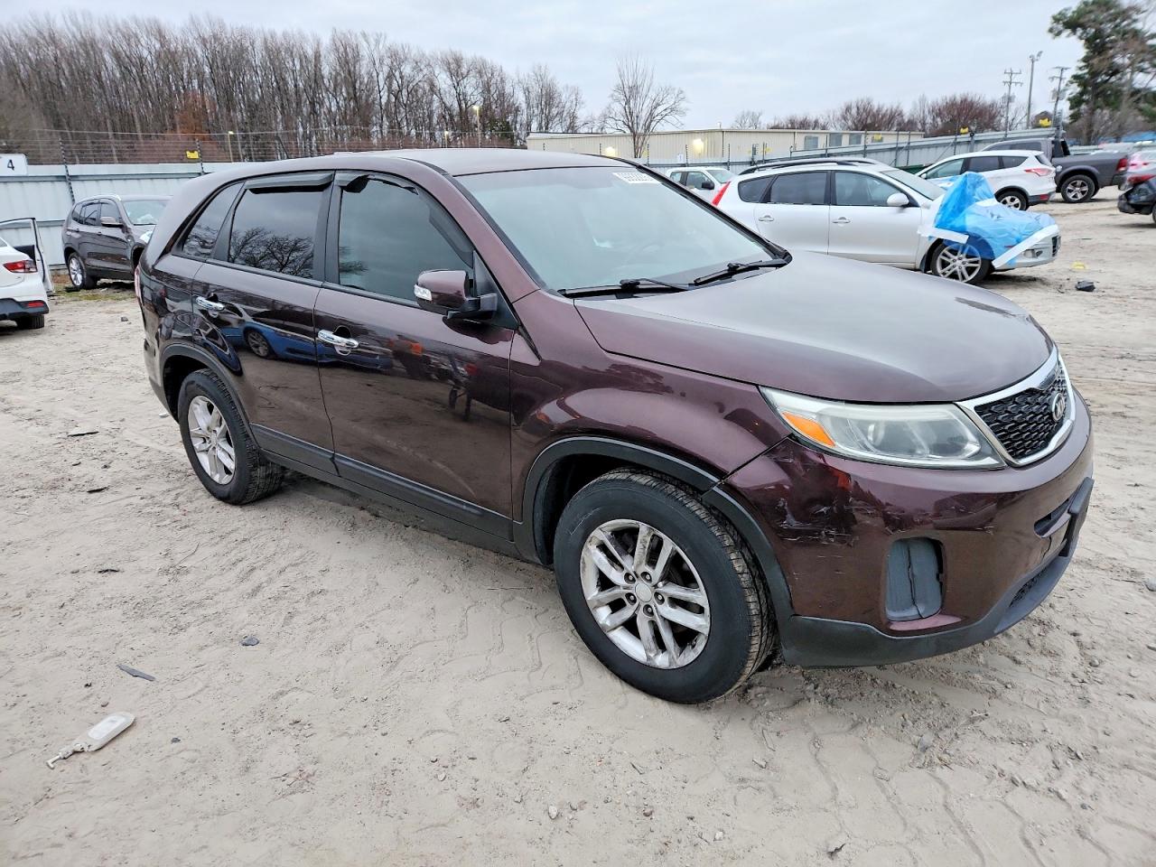2015 KIA SORENTO LX photo 4
