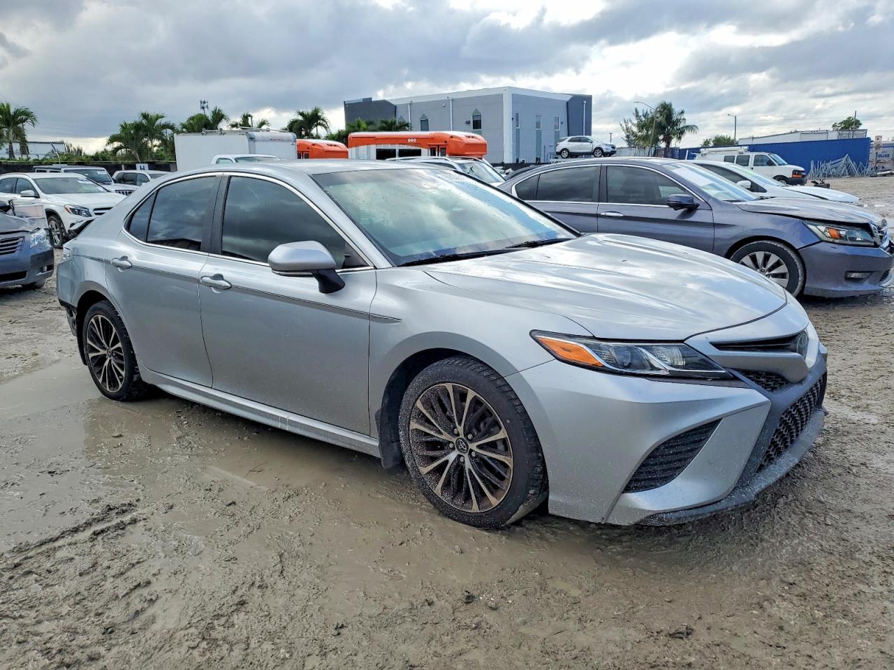 2018 TOYOTA CAMRY L photo 4