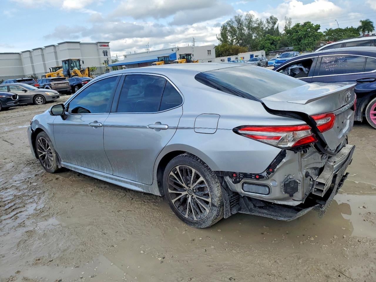 2018 TOYOTA CAMRY L photo 2