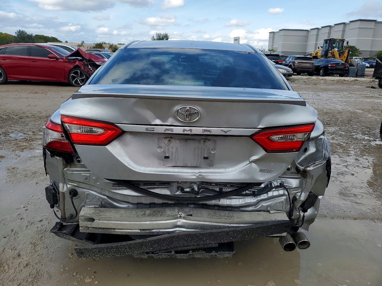 2018 TOYOTA CAMRY L photo 6