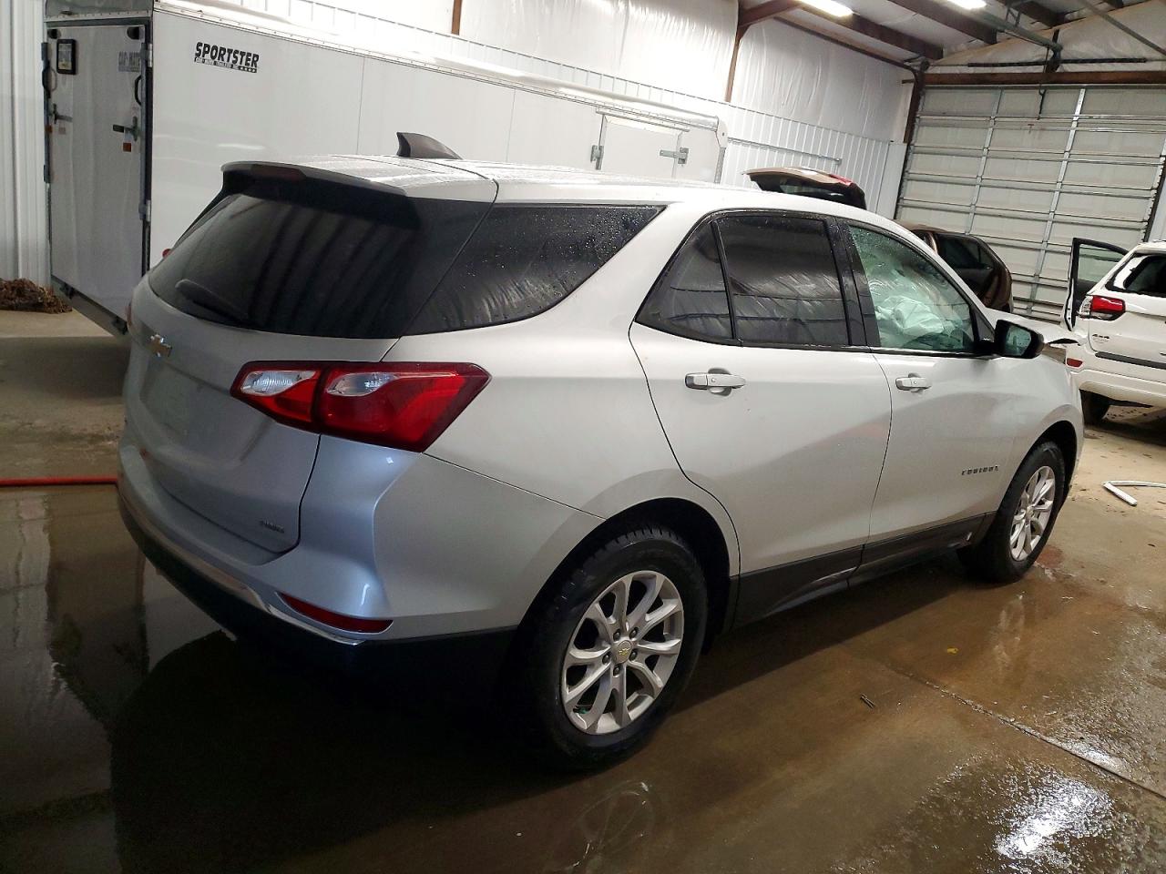 2018 CHEVROLET EQUINOX LS photo 3