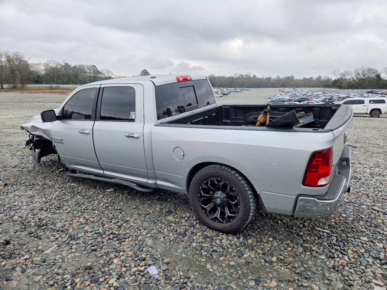 2017 RAM 1500 SLT photo 2
