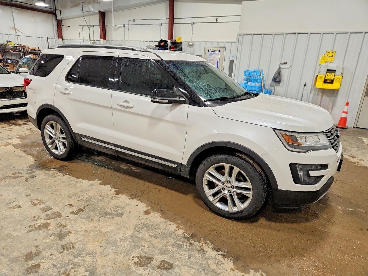 2016 FORD EXPLORER XLT photo 4