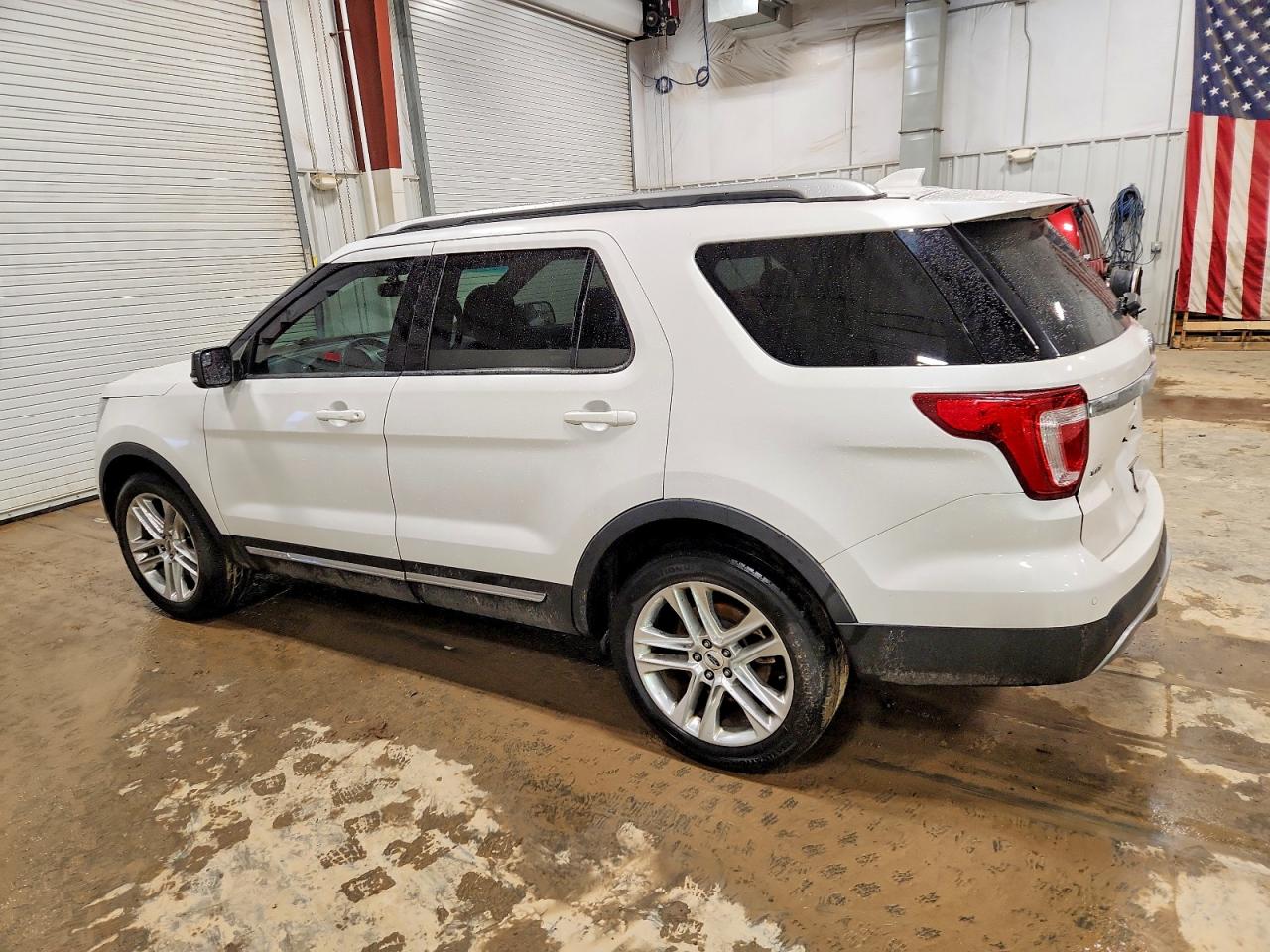 2016 FORD EXPLORER XLT photo 2
