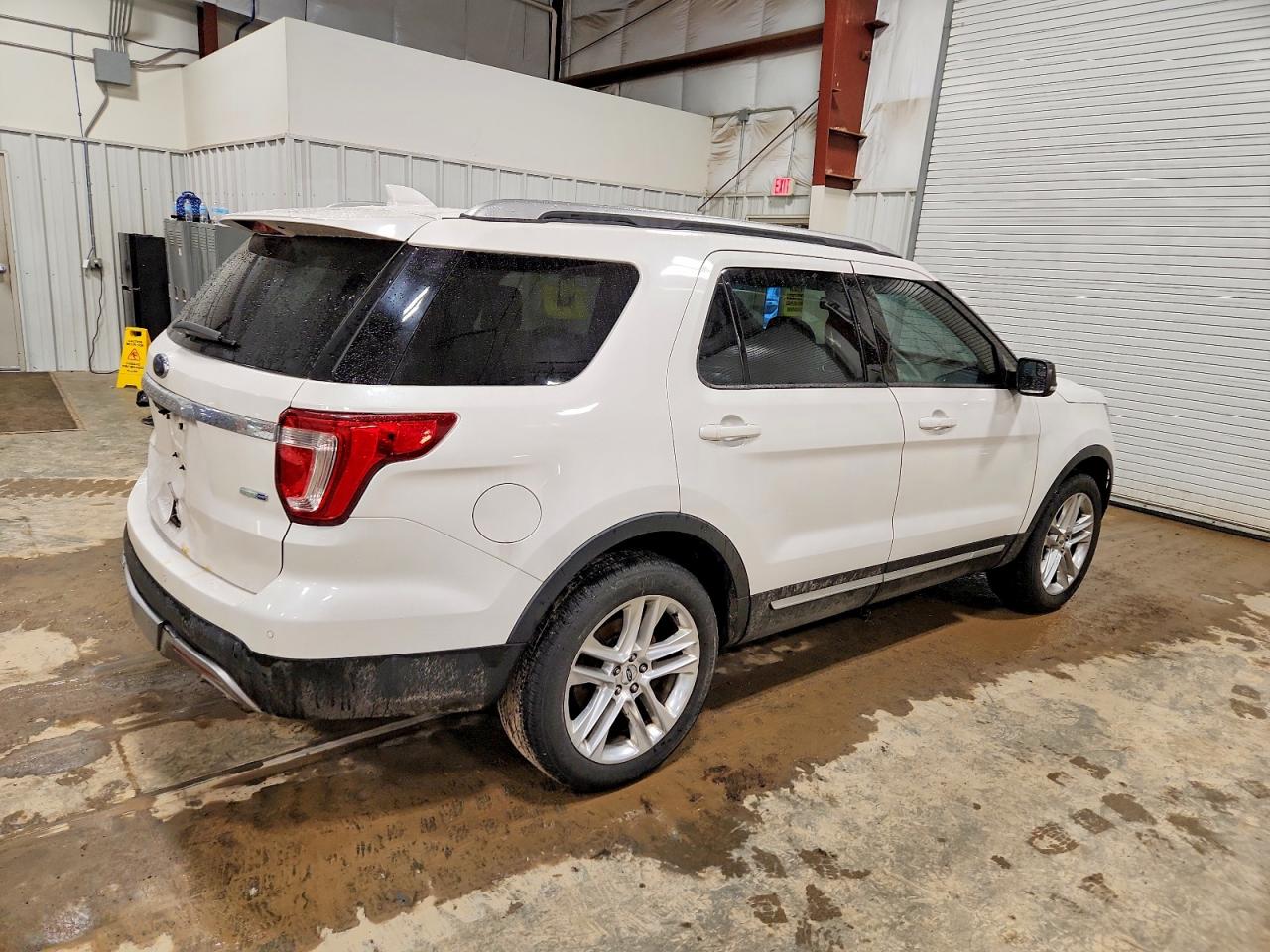 2016 FORD EXPLORER XLT photo 3