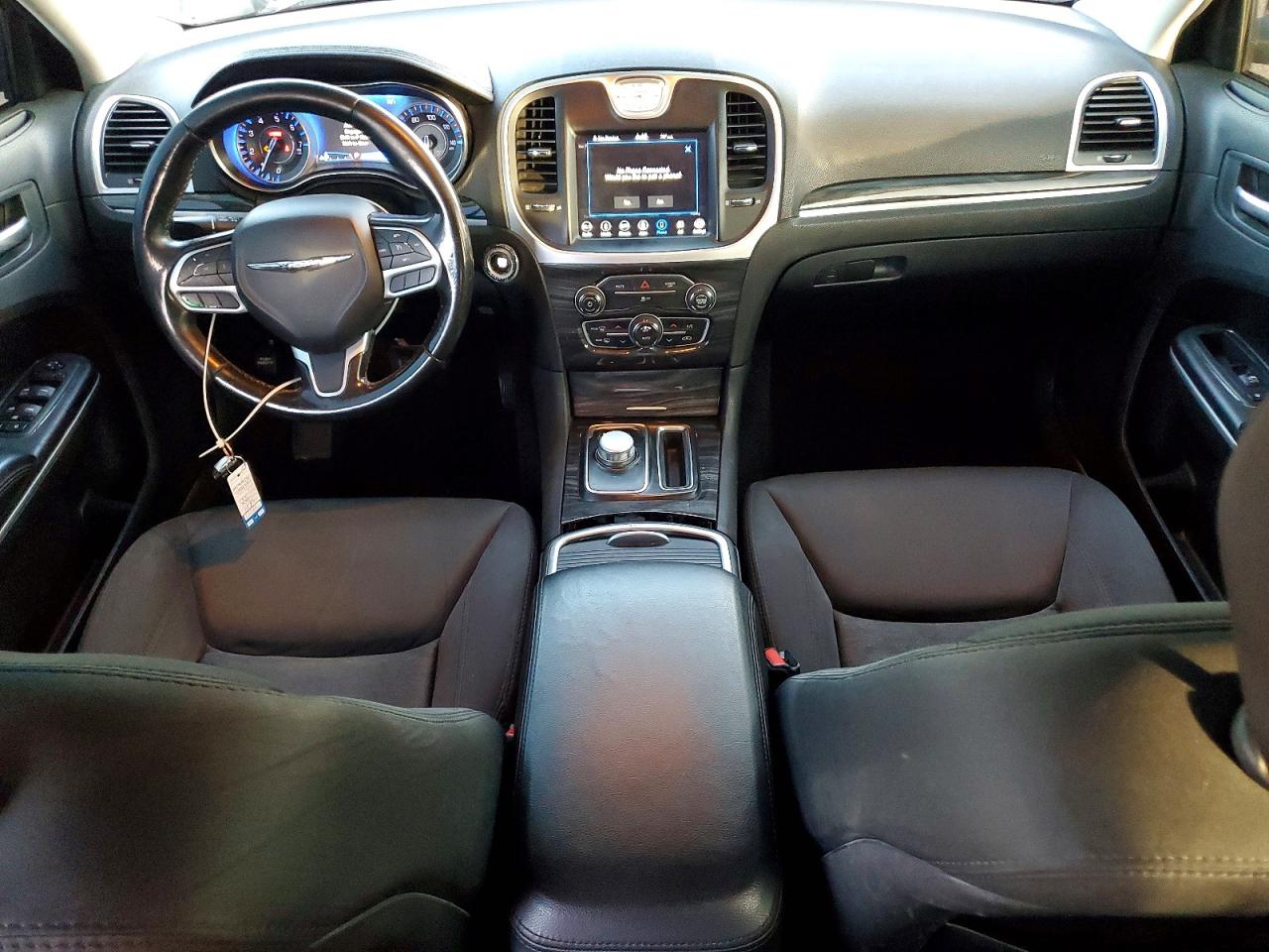 2019 CHRYSLER 300 TOURING photo 22