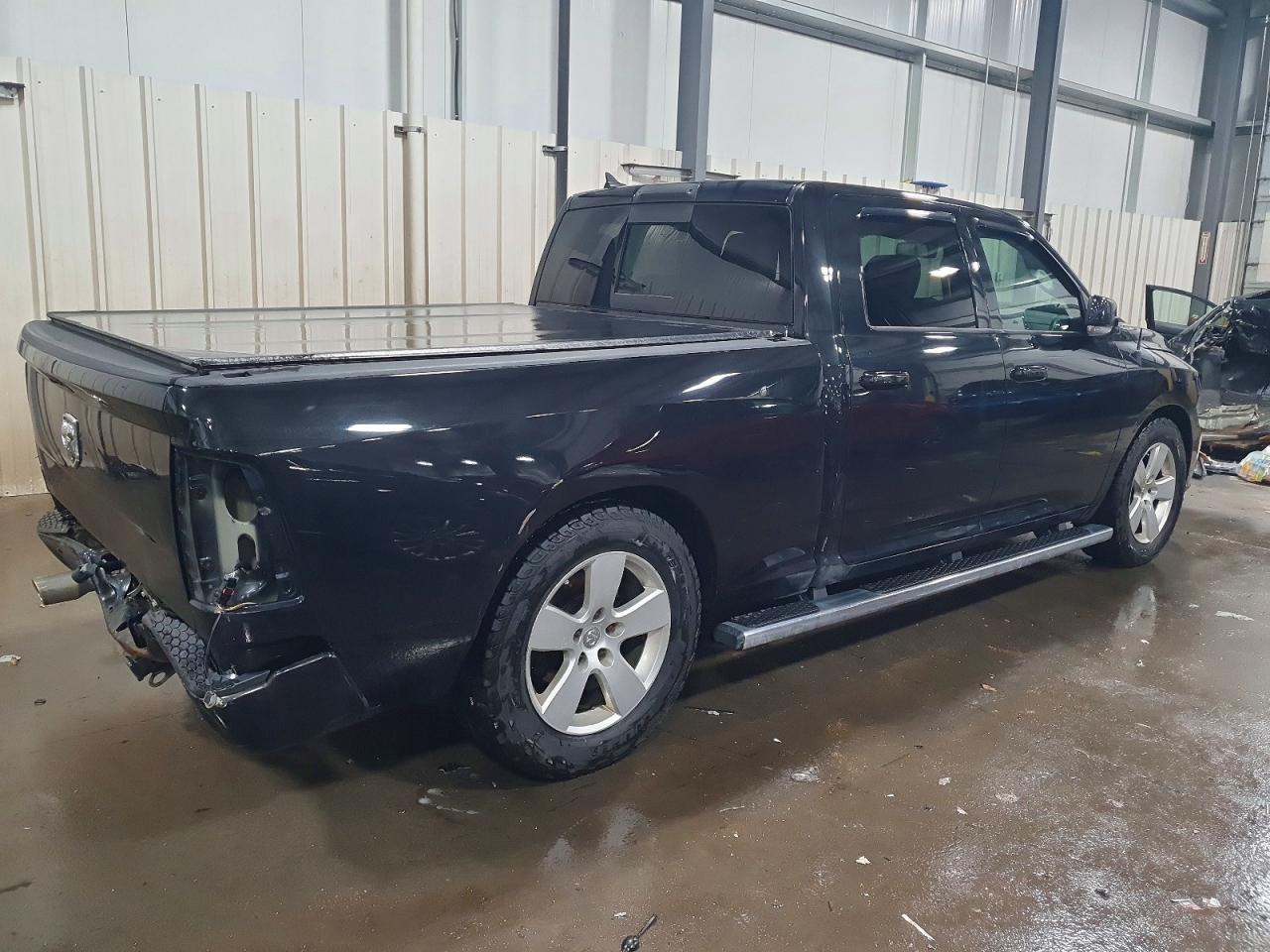 2015 RAM 1500 SPORT photo 3