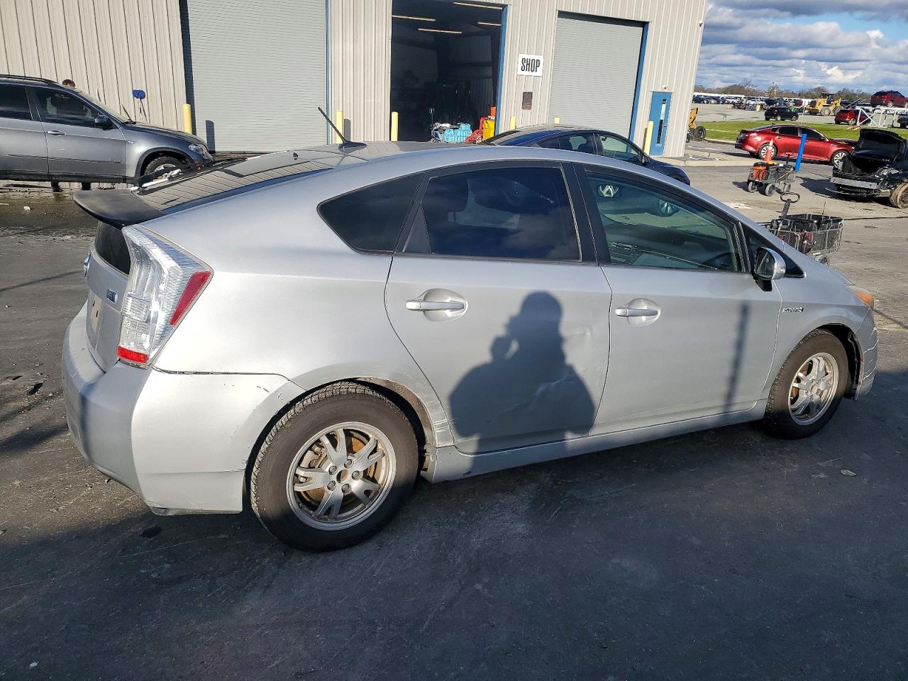 2011 TOYOTA PRIUS photo 3