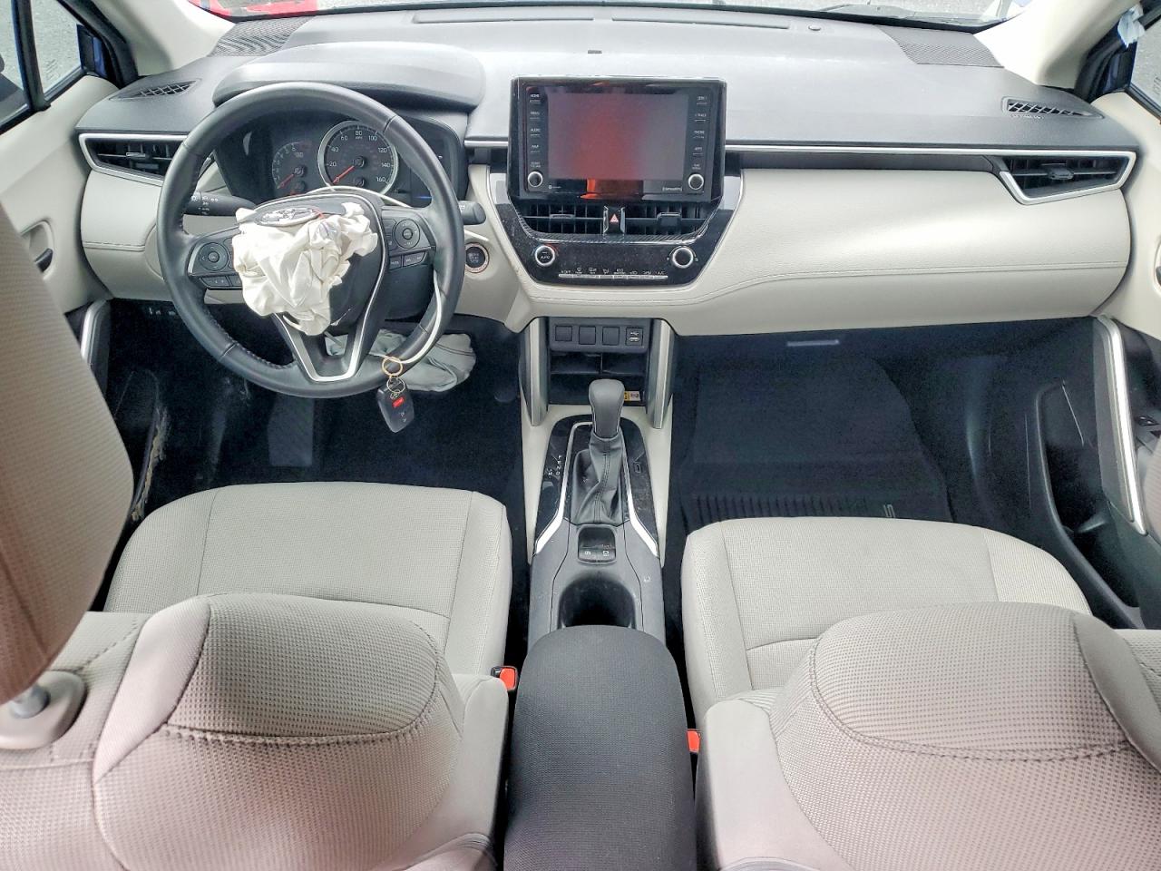 2022 TOYOTA COROLLA CROSS LE photo 8