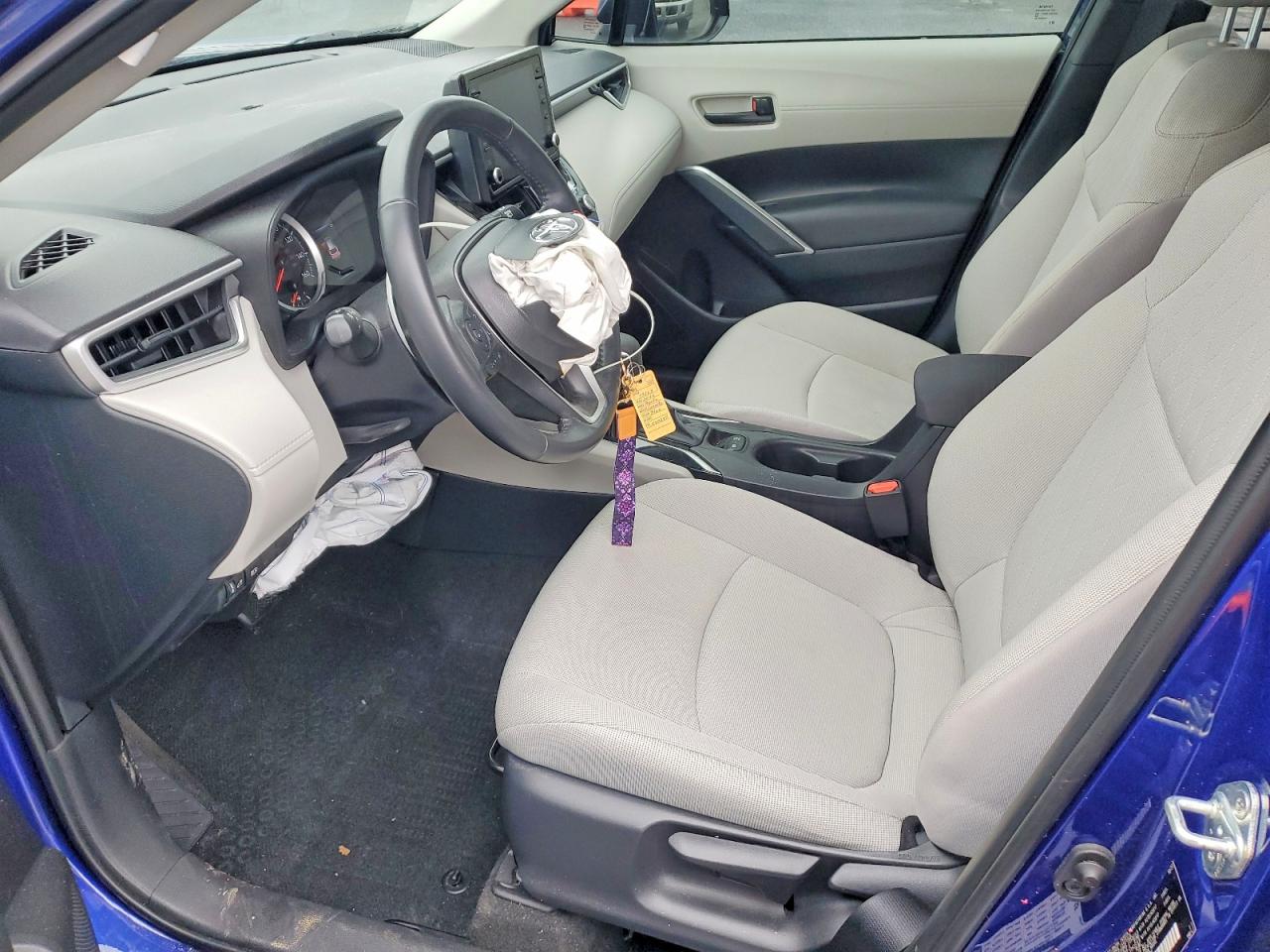 2022 TOYOTA COROLLA CROSS LE photo 7