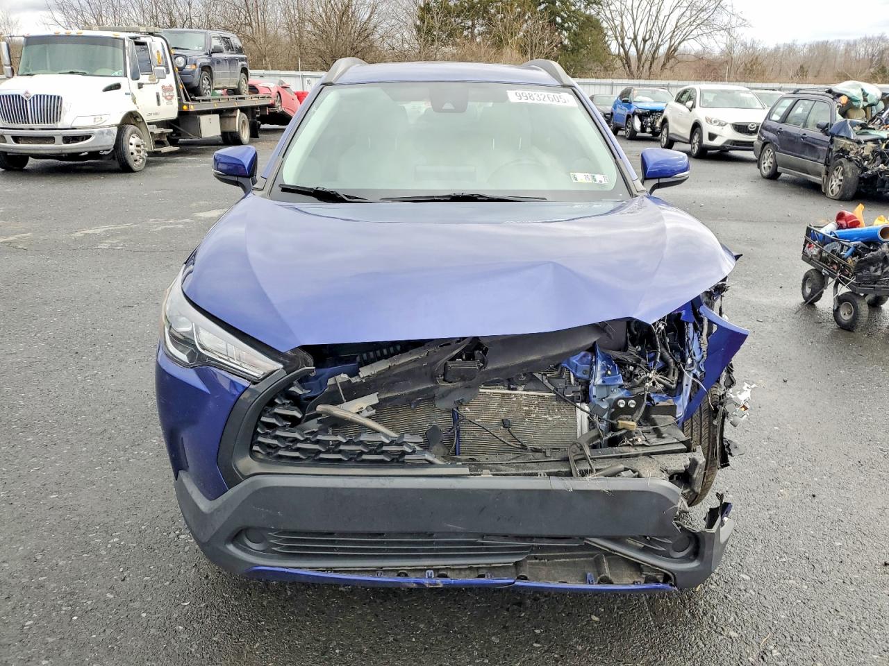 2022 TOYOTA COROLLA CROSS LE photo 5