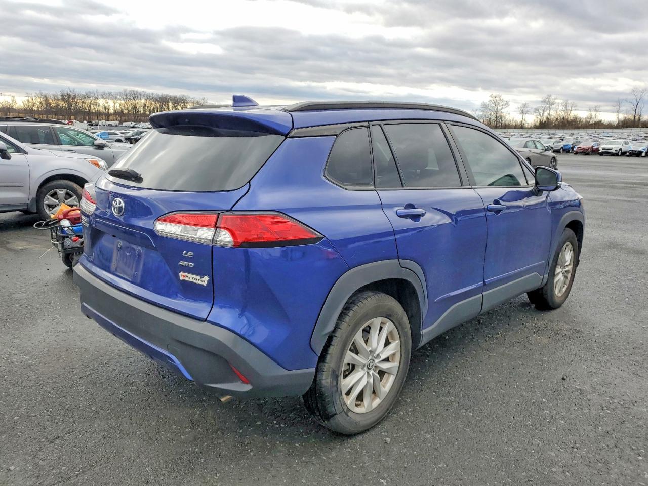 2022 TOYOTA COROLLA CROSS LE photo 3