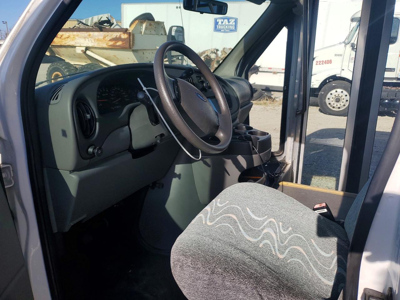 2007 FORD ECONOLINE E450 SUPER DUTY CUTAWAY VAN photo 5